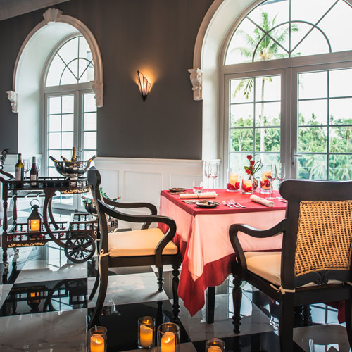 Apéritif Restaurant - Candlelight Dinner