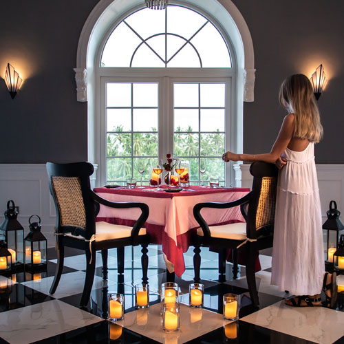 Apéritif Restaurant - Candlelight Dinner