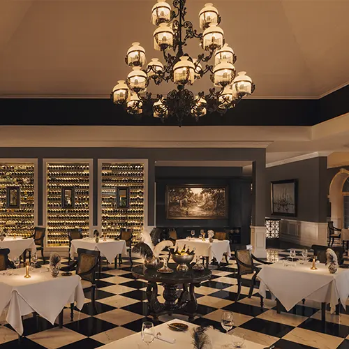 Apéritif Restaurant Dining Area