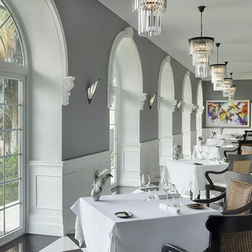 Apéritif Restaurant Dining Area with View