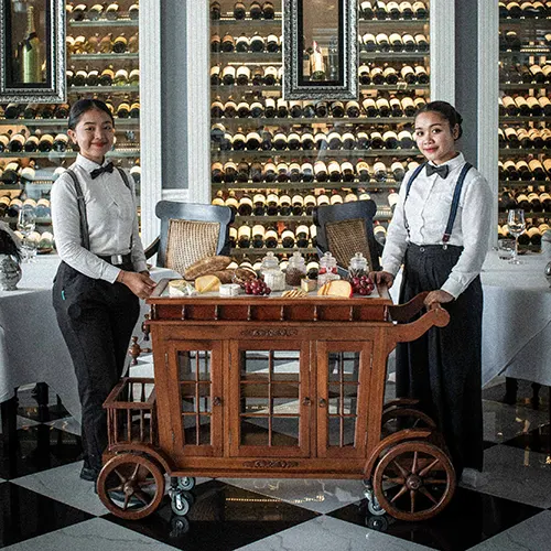 Apéritif Restaurant Service Team