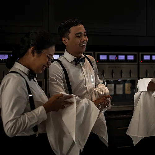 Apéritif Restaurant Staff Polishing Glass