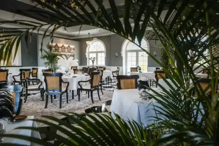 Aperitif Fine dining restaurant dining room