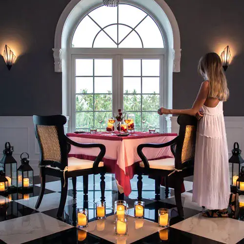 Apéritif Restaurant - Candlelight Dinner