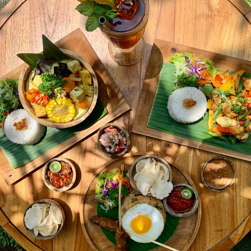 A spread of Indonesian dishes from Sun Sun warung in Ubud, Bali