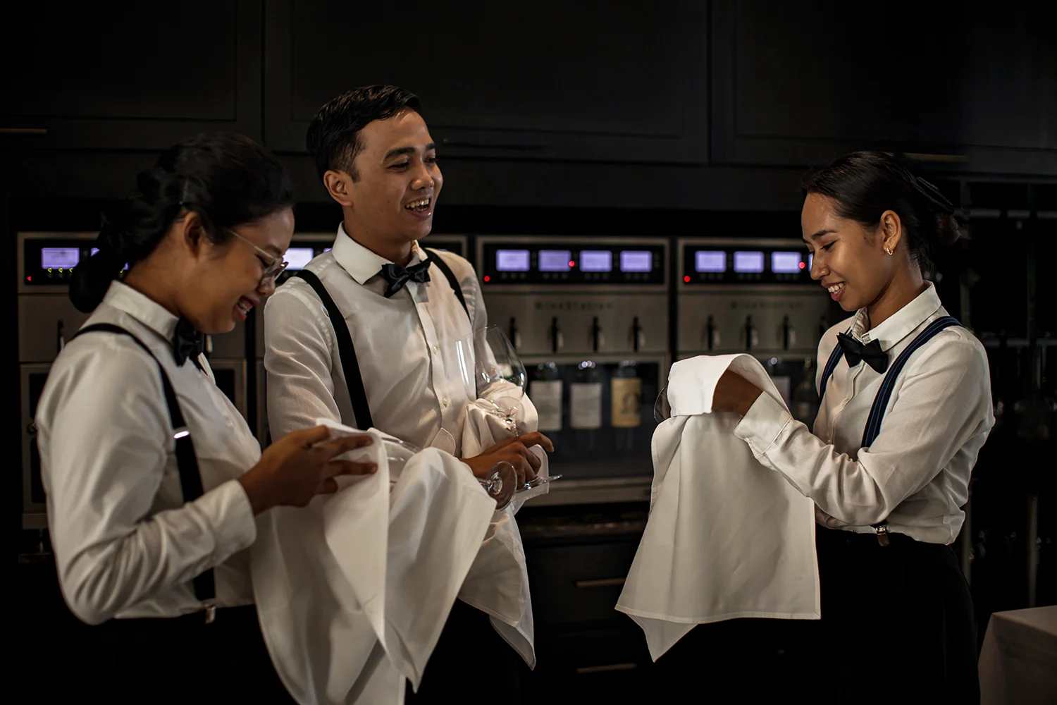 Apéritif Restaurant Staff Polishing Glass