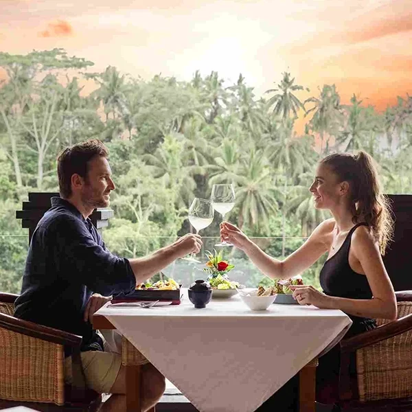 Romantic Couple Lunch at CasCades Restaurant