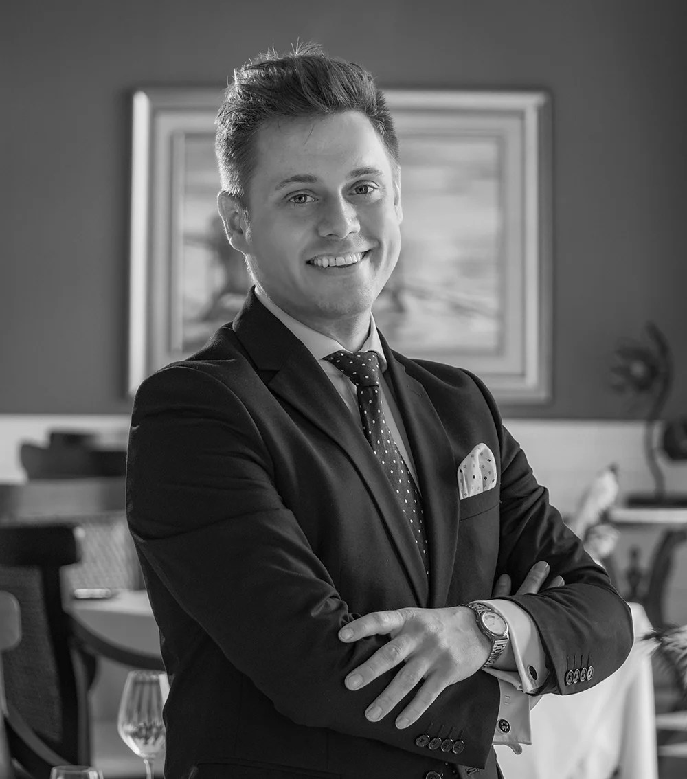 Tomas Kubart Maitre dHotel - Apéritif Restaurant